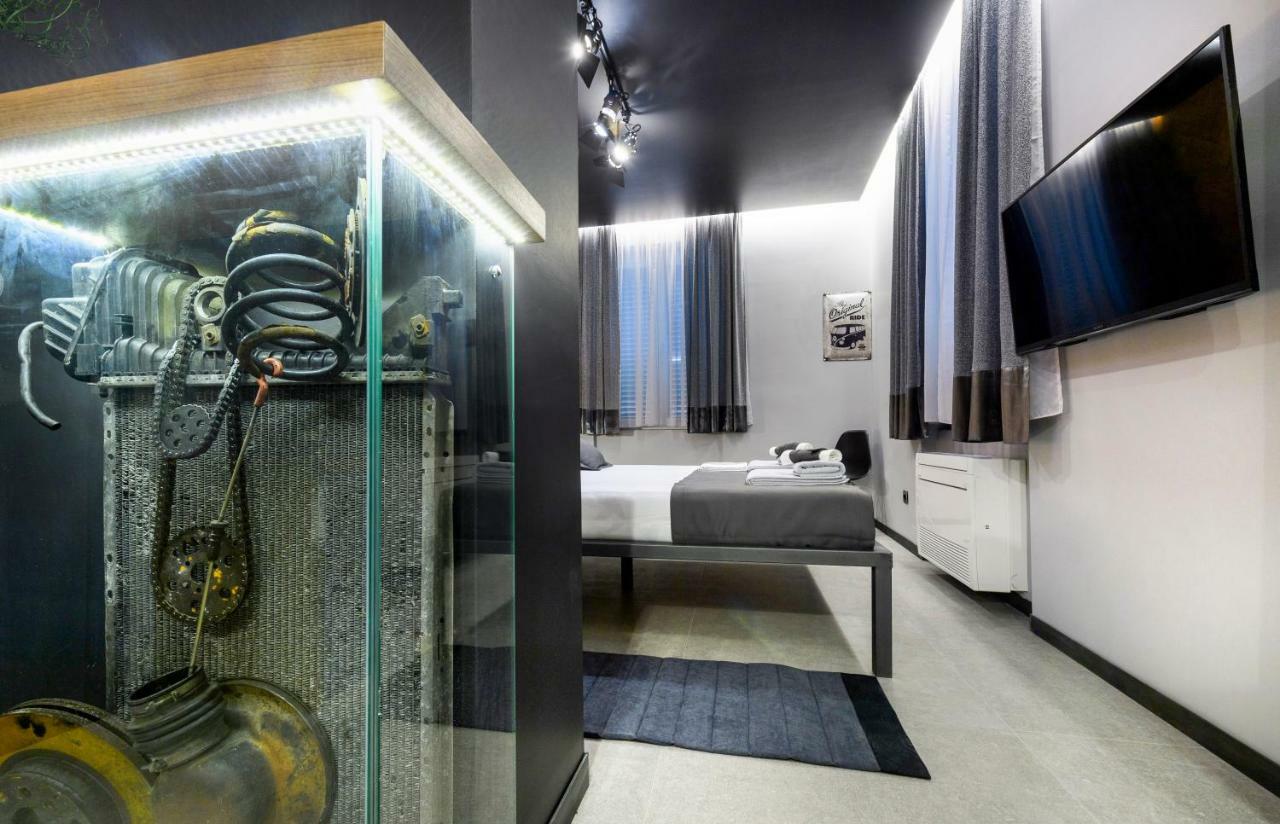 Split Industrial Design Rooms ภายนอก รูปภาพ