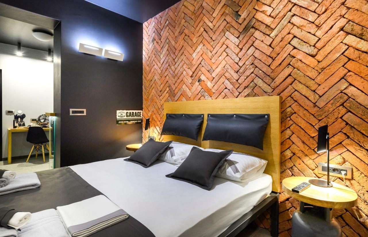 Split Industrial Design Rooms ภายนอก รูปภาพ
