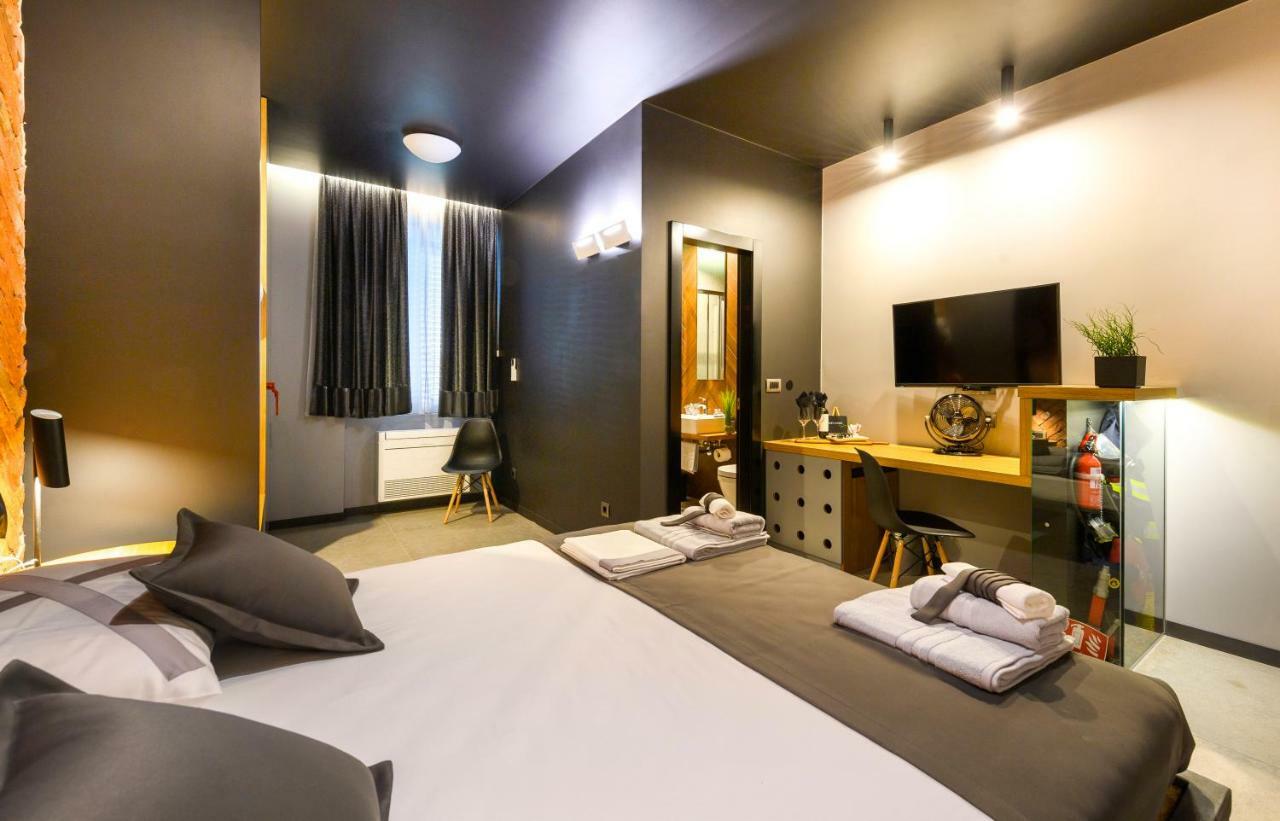 Split Industrial Design Rooms ภายนอก รูปภาพ