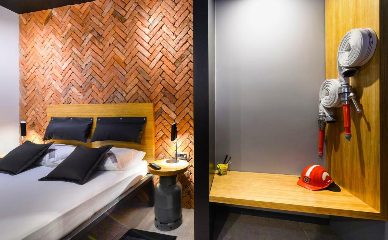 Split Industrial Design Rooms ภายนอก รูปภาพ