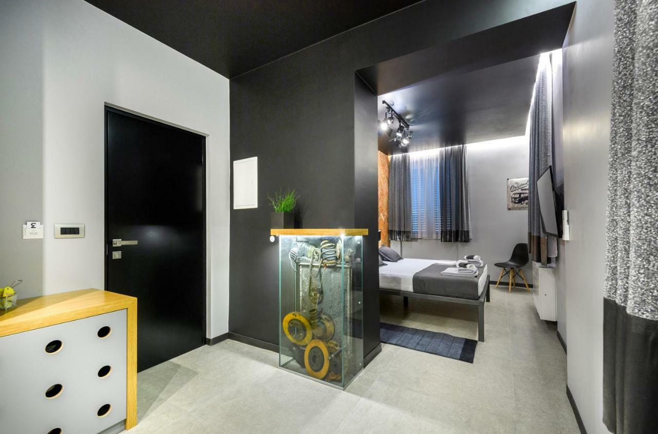 Split Industrial Design Rooms ภายนอก รูปภาพ